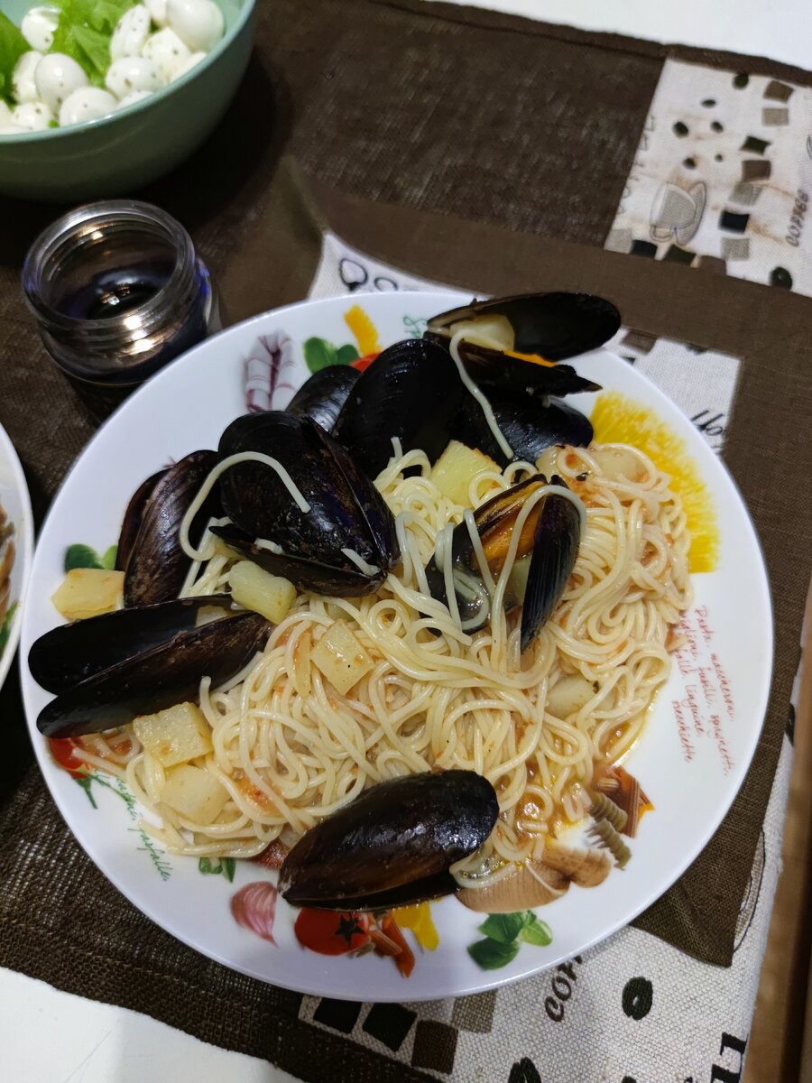 Паста с мидиями и картофелем