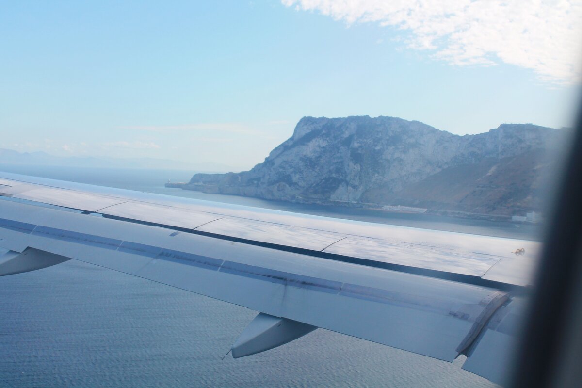 Показалась Гибралтарская скала!