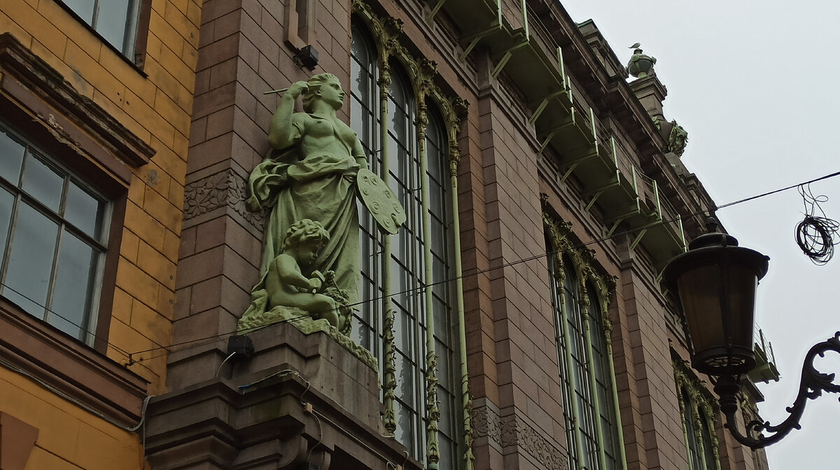 Елисеевский магазин со стороны Малой Садовой