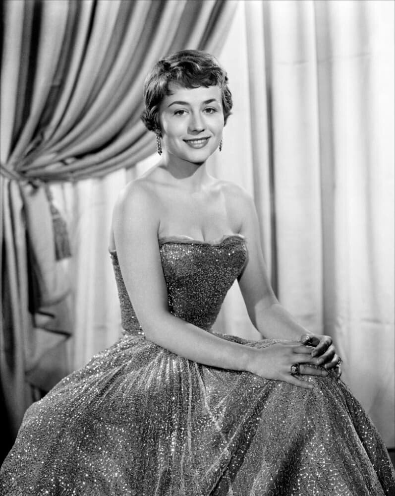 Анни Жирардо.