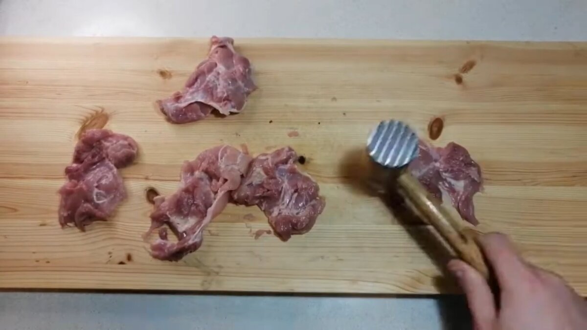 Не превращайте филе в кашу, отбивайте слегка