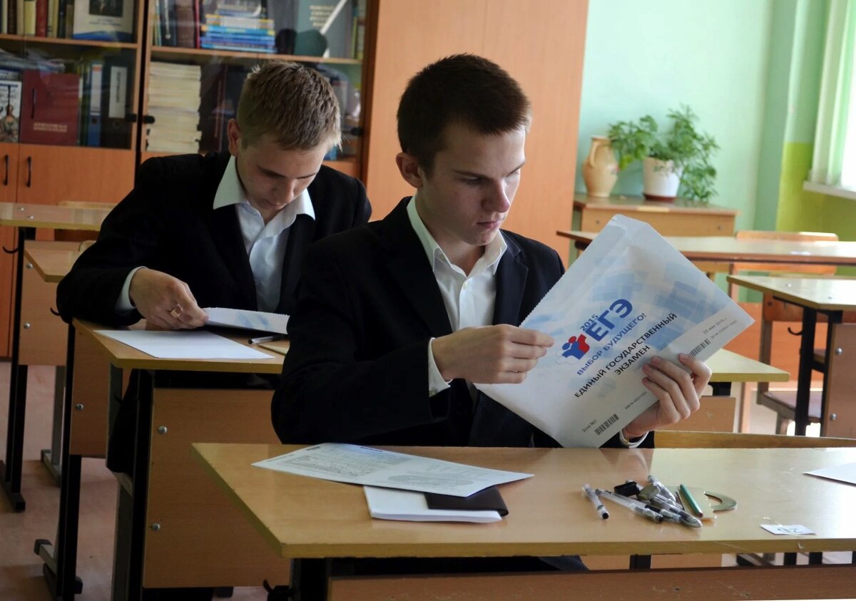 Источник: https://kedu.ru/press-center/articles/istoricheskoe-reshenie-s-kakogo-goda-budet-vveden-obyazatelnyy-ege-po-istorii/