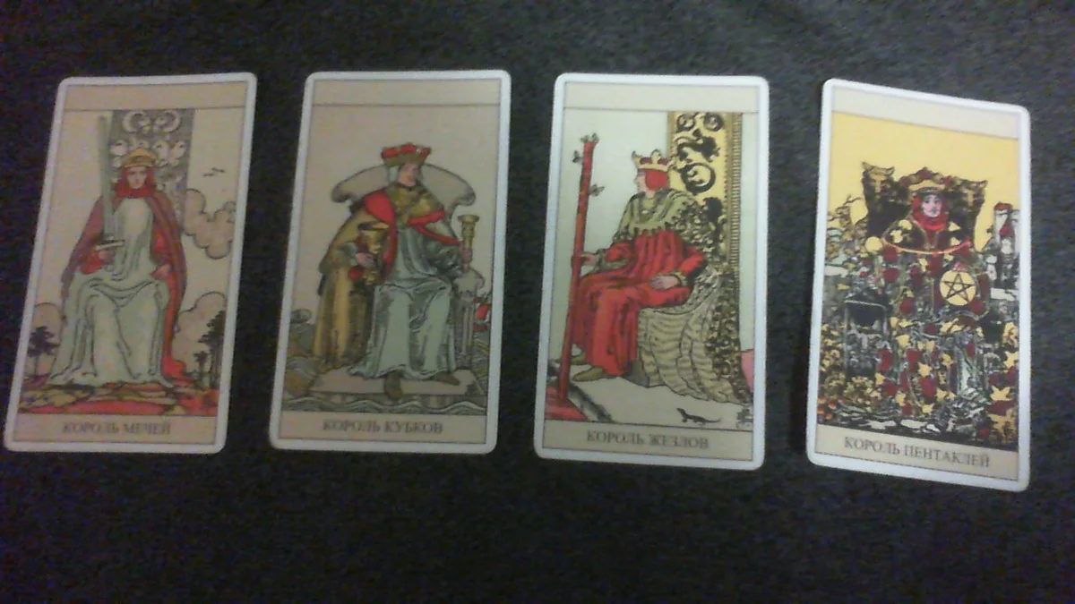 Слева направо, 1в к. м, 2в к. к, 3в к. ж, 4в к. п. 