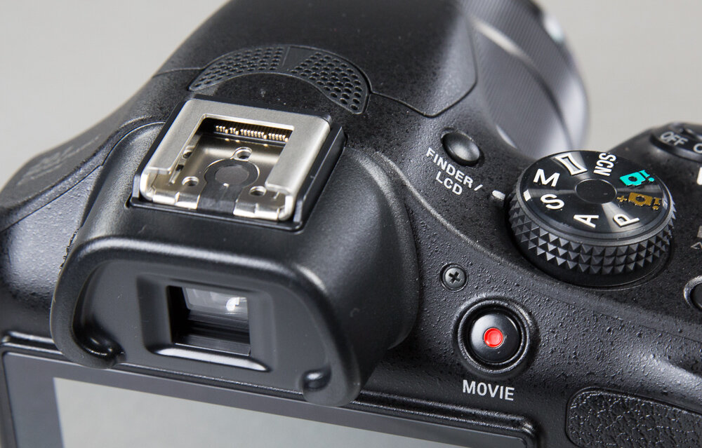 Canon 60d башмак. Холодный башмак для фотоаппарата. Canon 200d горячий башмак. Sony a77 горячий башмак. Горячий башмак в фотоаппарате что это.