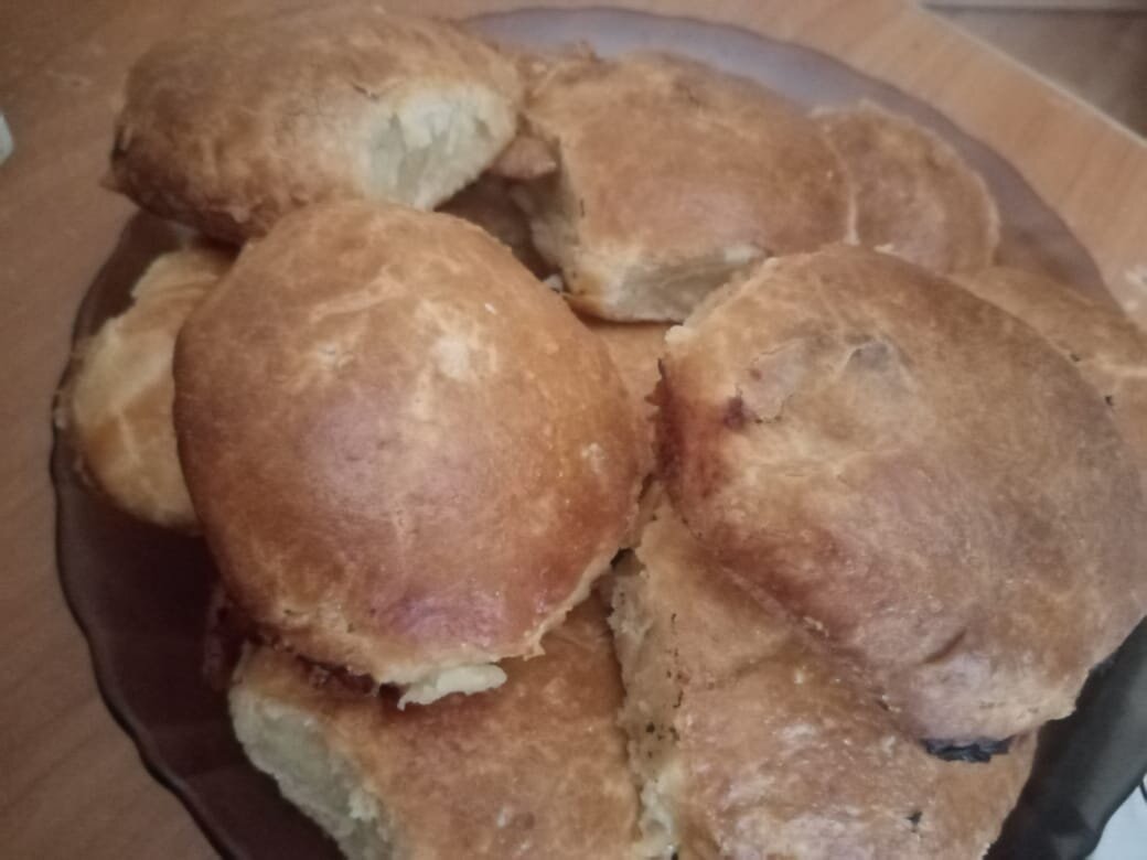 пирожки сочные,нежные с хрустящей корочкой.