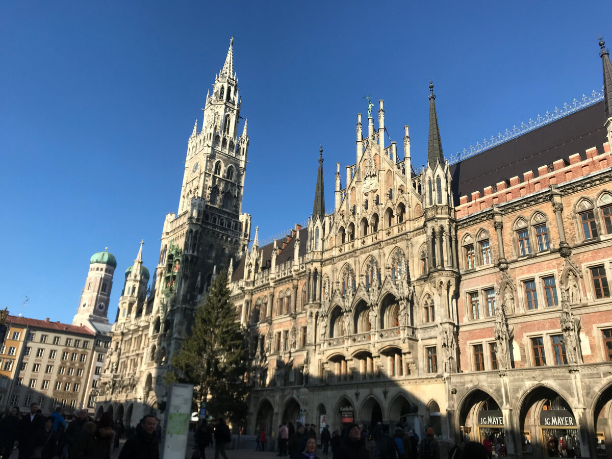 Новогодний Мюнхен. Первое января на Мариенплац. Фотография из личного архива.