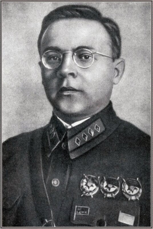 Как из-за ромба в петлице комкора Примакова РККА перед войной потеряла ...