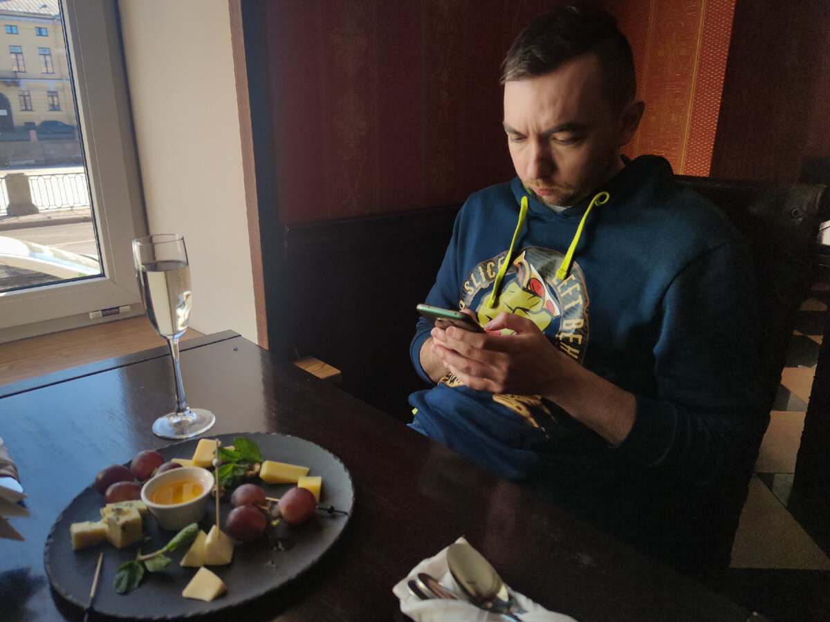 Делаю уроки даже за обедом