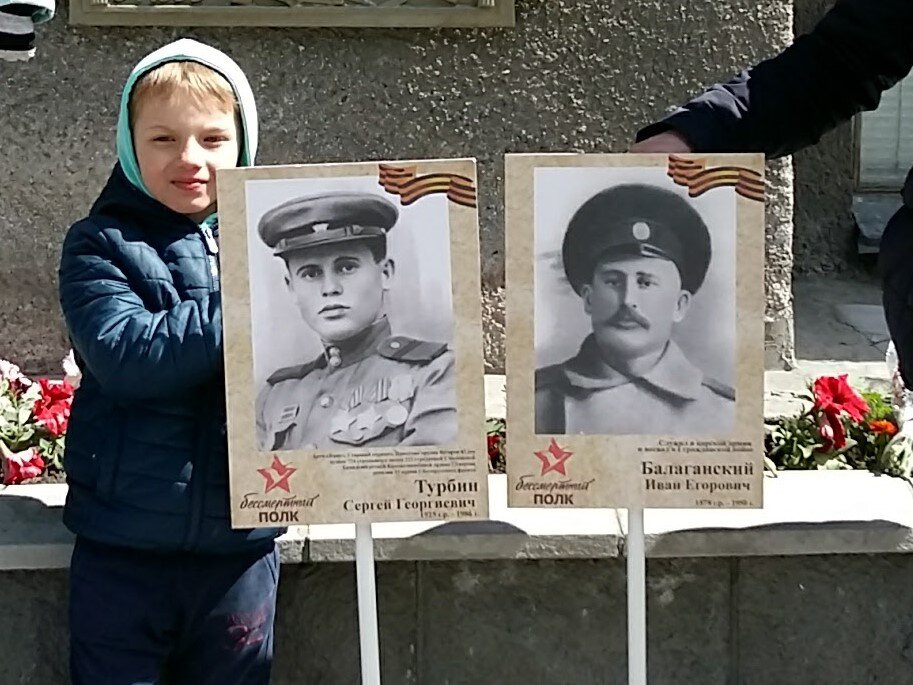 Впервые колонна "Бессмертного полка" прошла по Новосибирску 9 мая 2013 года. Фото: Валентин ЛУТАЕВ.
