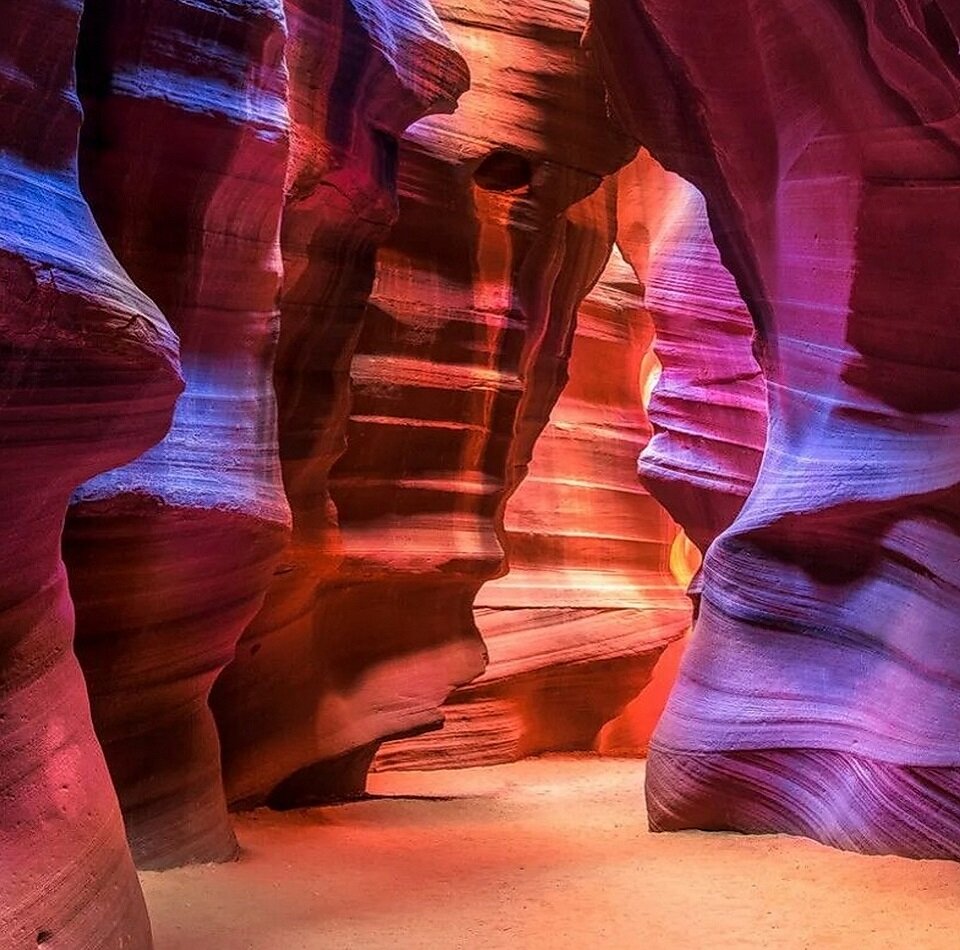 Красные пещеры в США