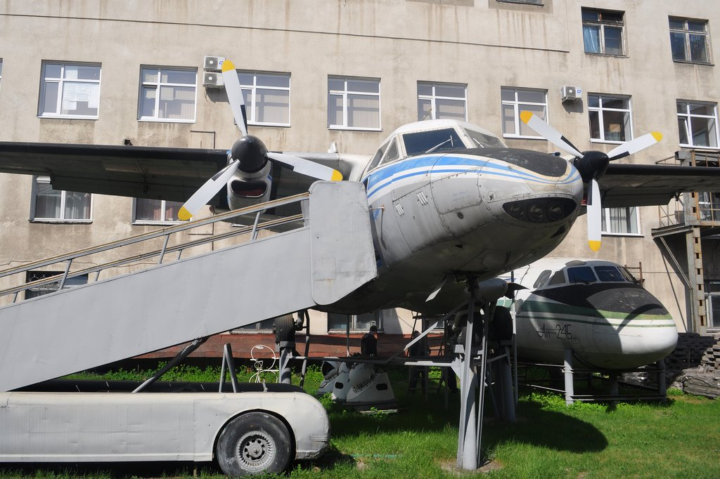 Омский авиационный колледж им н е жуковского. Музей военной авиации Омск. Омский летный колледж. Омский авиационный завод. Музей в Омском авиационном колледже имени Жуковского.