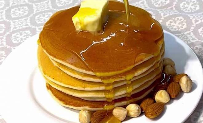 Панкейки из банана и яйца с мукой с молоком