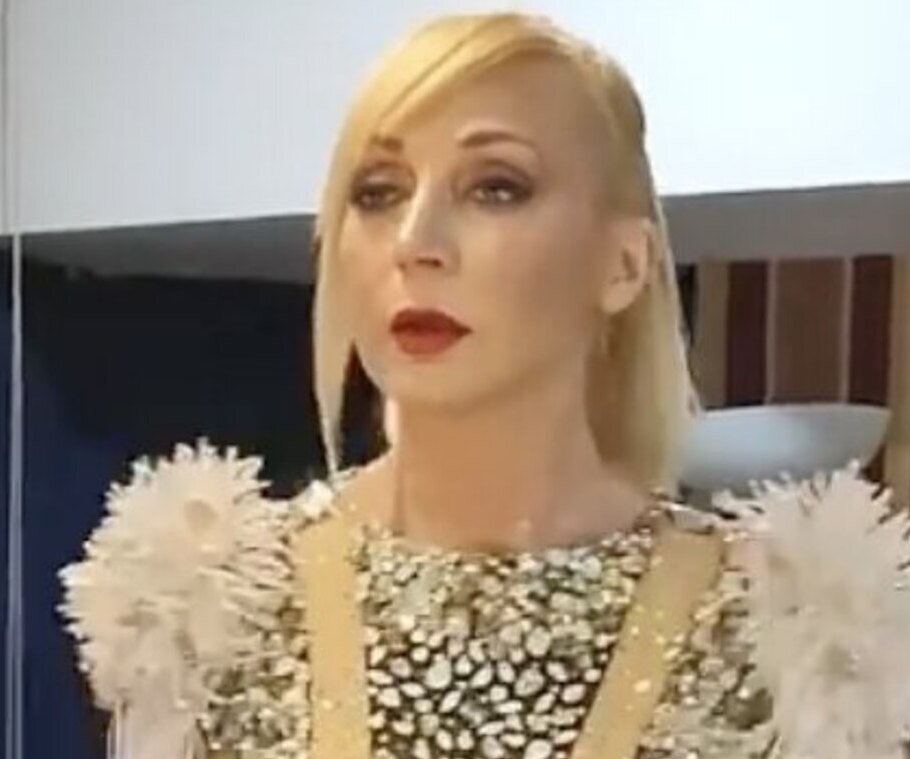     «Ноги в мини-юбке выглядят идеально!»: Кристина Орбакайте в пикантном платье очаровала фанатов