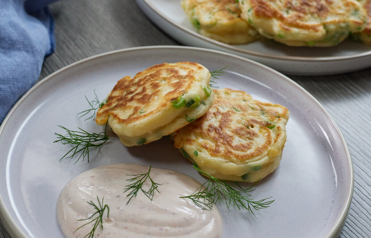 Ленивые пирожки с луком и яйцом от Саши Бельковича | СТС | Дзен