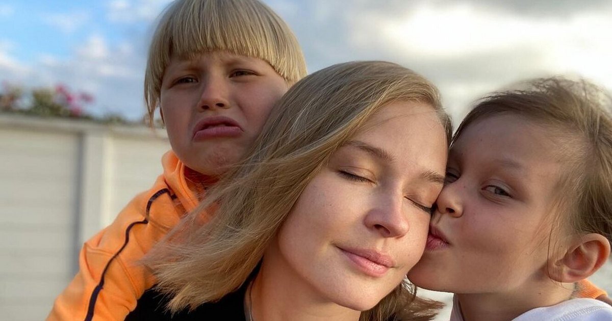 Юлия Пересильд с детьми, соцсети