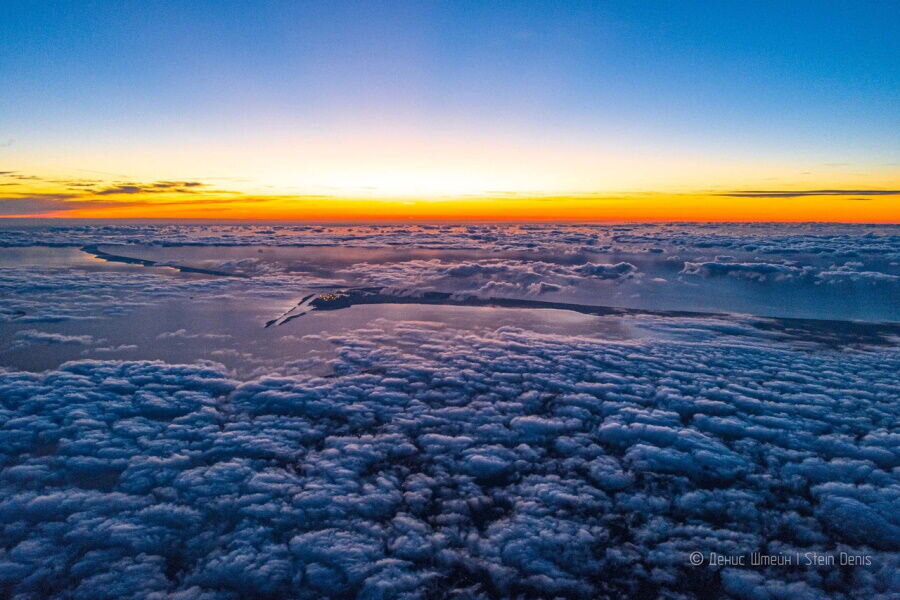 Закат с видом на Балтийск с высоты 5 км. Фото: Денис Штейн