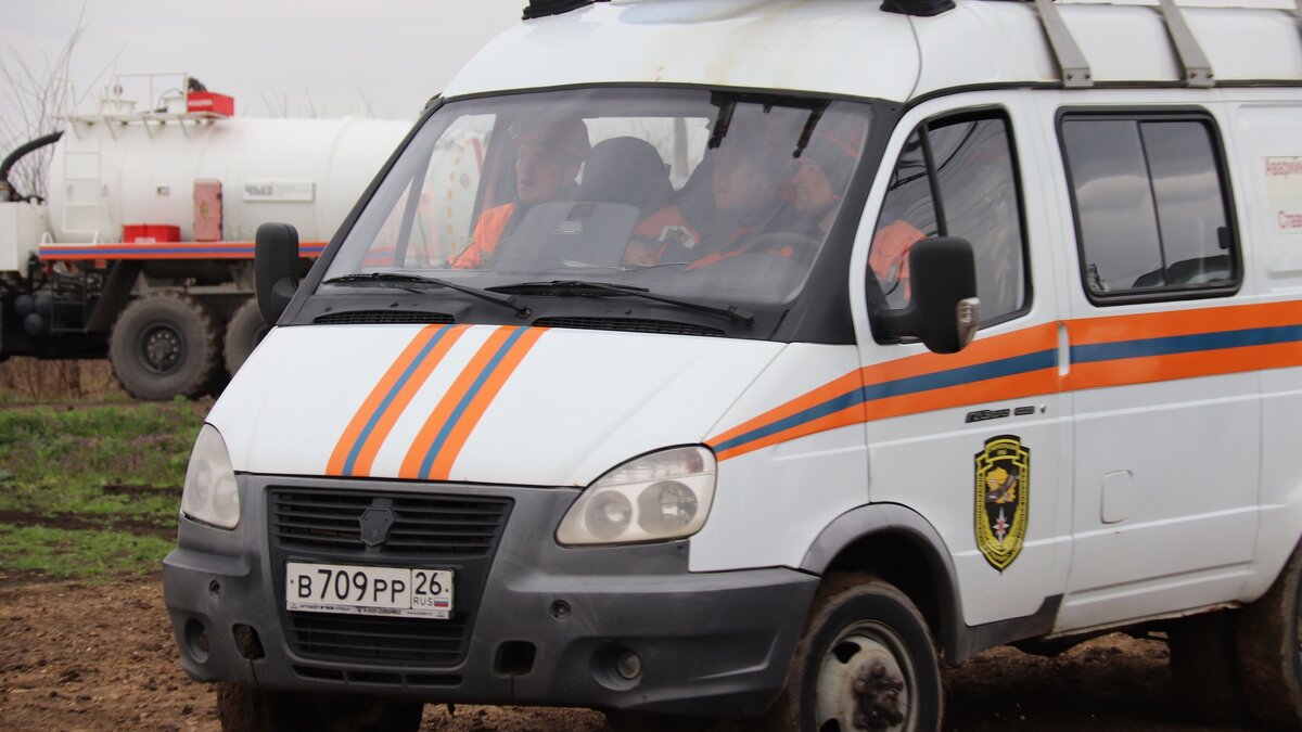     В Ставрополе помогли мужчине, который упал с крыши дома, сообщает Противопожарная и аварийно-спасательная служба региона.