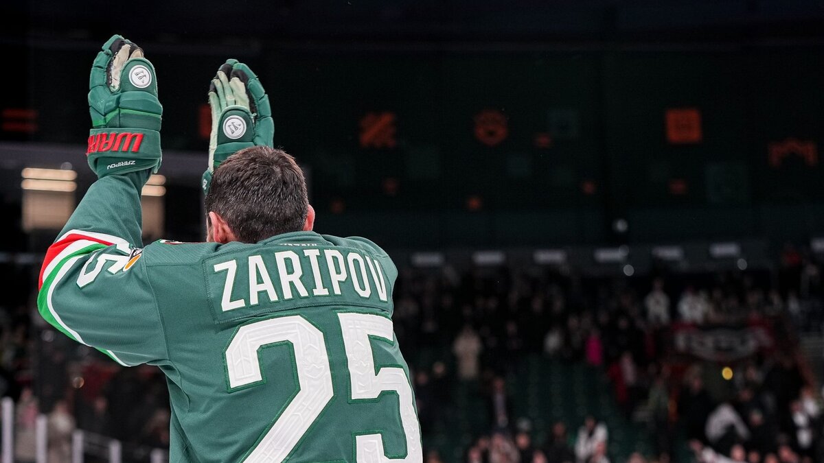     Казанский «Ак Барс» официально вывел из обращения №25, под которым играл нападающий Данис Зарипов. Об этом сообщила пресс-служба клуба.