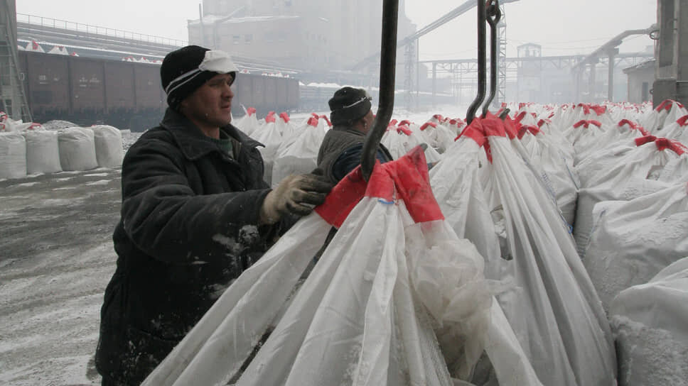 Фото: Евгений Козырев / Коммерсантъ📷Трансграничный углеродный налог ЕС российским экспортерам прямо пока не угрожает, но глобализация торговли и углеродного регулирования может косвенно отразиться на ценах их товаров