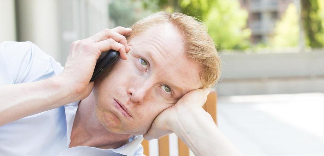 внимательный слушатель. выслушать собеседника. внимание к собеседнику. журналист внимательно выслушал. внимательно выслушать.