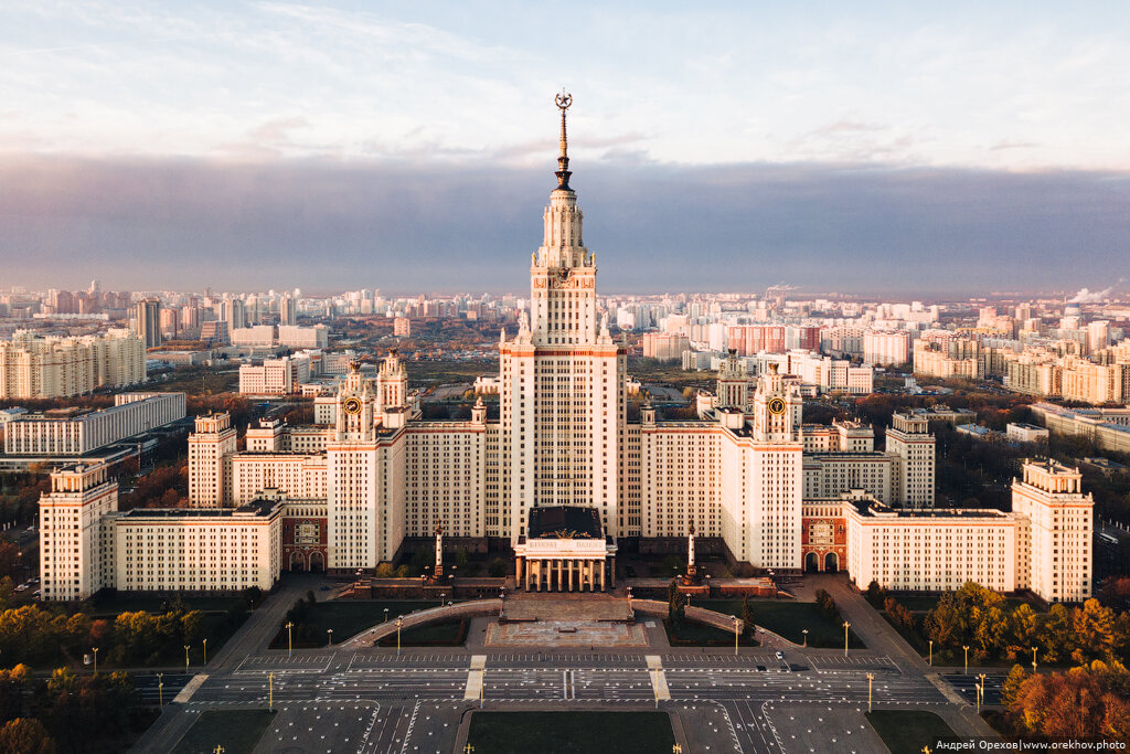 Здание университета в москве фото