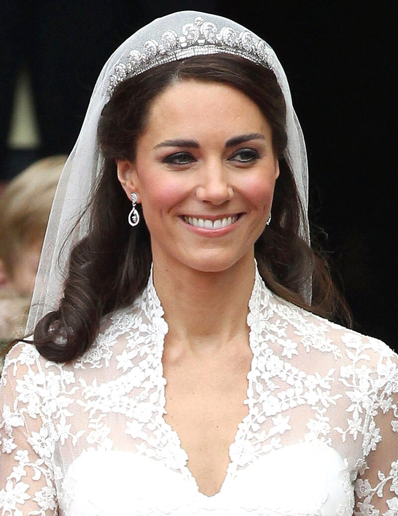 Кэтрин мидлтон в блестящем плать. Зимнее пальто кейт миддлтон. Принцесса кейт мидлтон. Кейт миддлтон. Жива ли мидлтон.