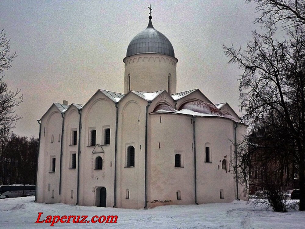 Церковь на опоках. Великий Новгород Церковь Ивана на Опоках.