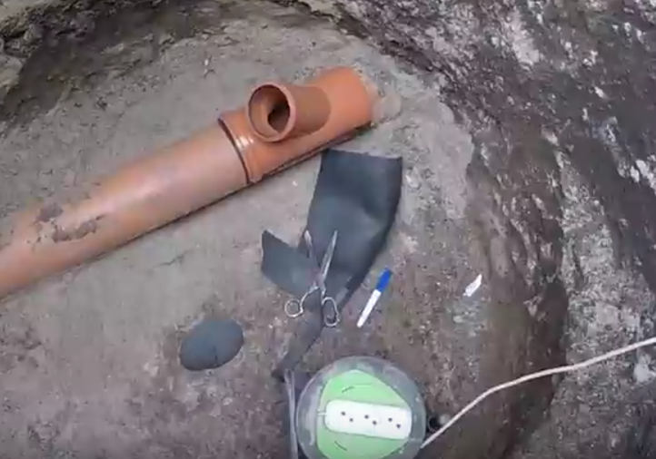 отогреть трубу канализации. парогенератор для отогрева труб канализации. разморозка труб канализации. разморозка труб водопровода. отогрев водопровода под землей.