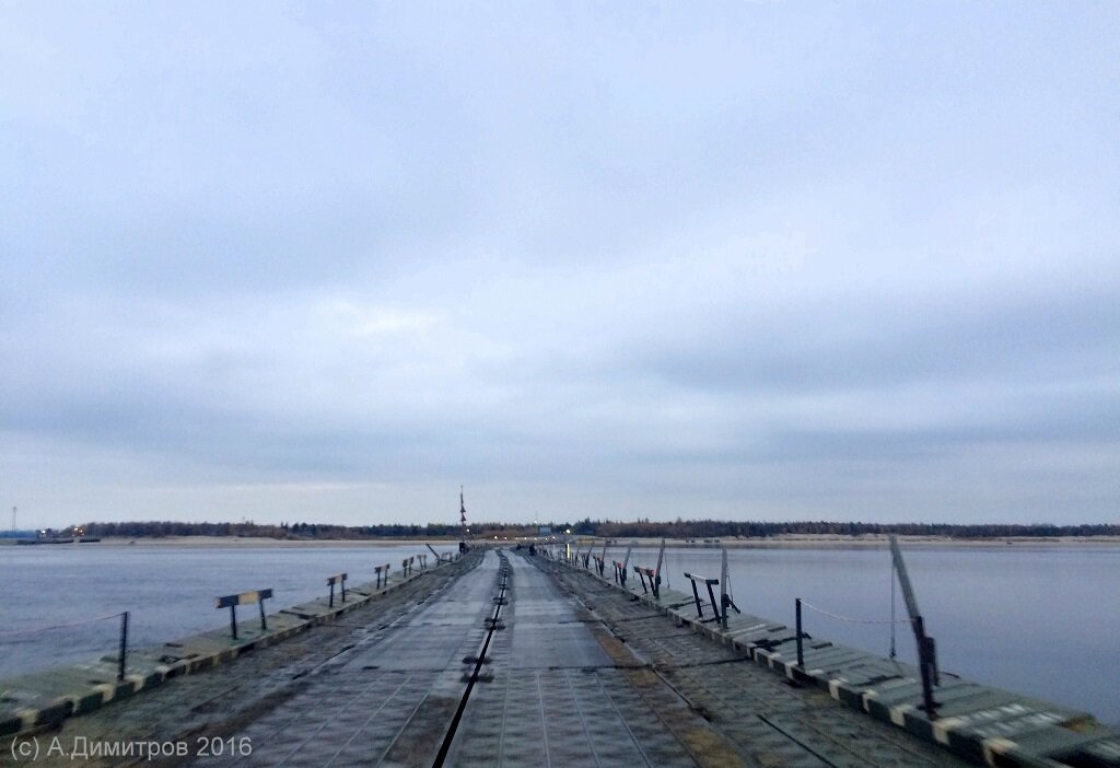 Понтонная переправа через реку Пур