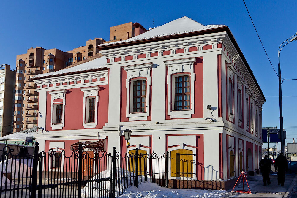 Здесь находится здание. Палаты купца Щербакова. Палаты Щербакова Бакунинская улица. Палаты Щербаковых на Бакунинской. Дом купца Щербакова в Москве.