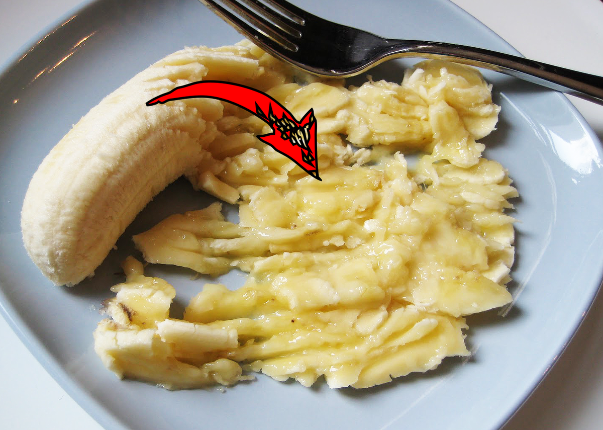 Банановое пюре приготовление. Мятый банан. Вареный банан. Банан размять вилкой. Бананы размять.