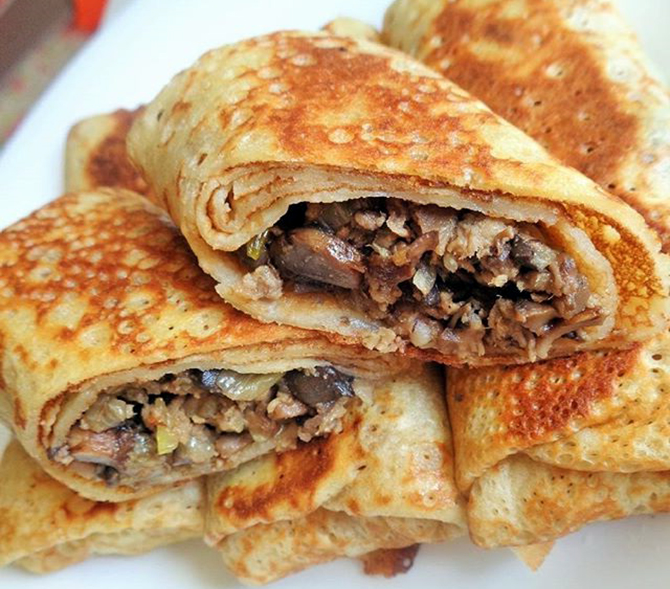 Блины с фаршем. Блинчики с фаршем. Блины с мясным фаршем. Блины фаршированные мясом. Блины с фаршем и грибами.