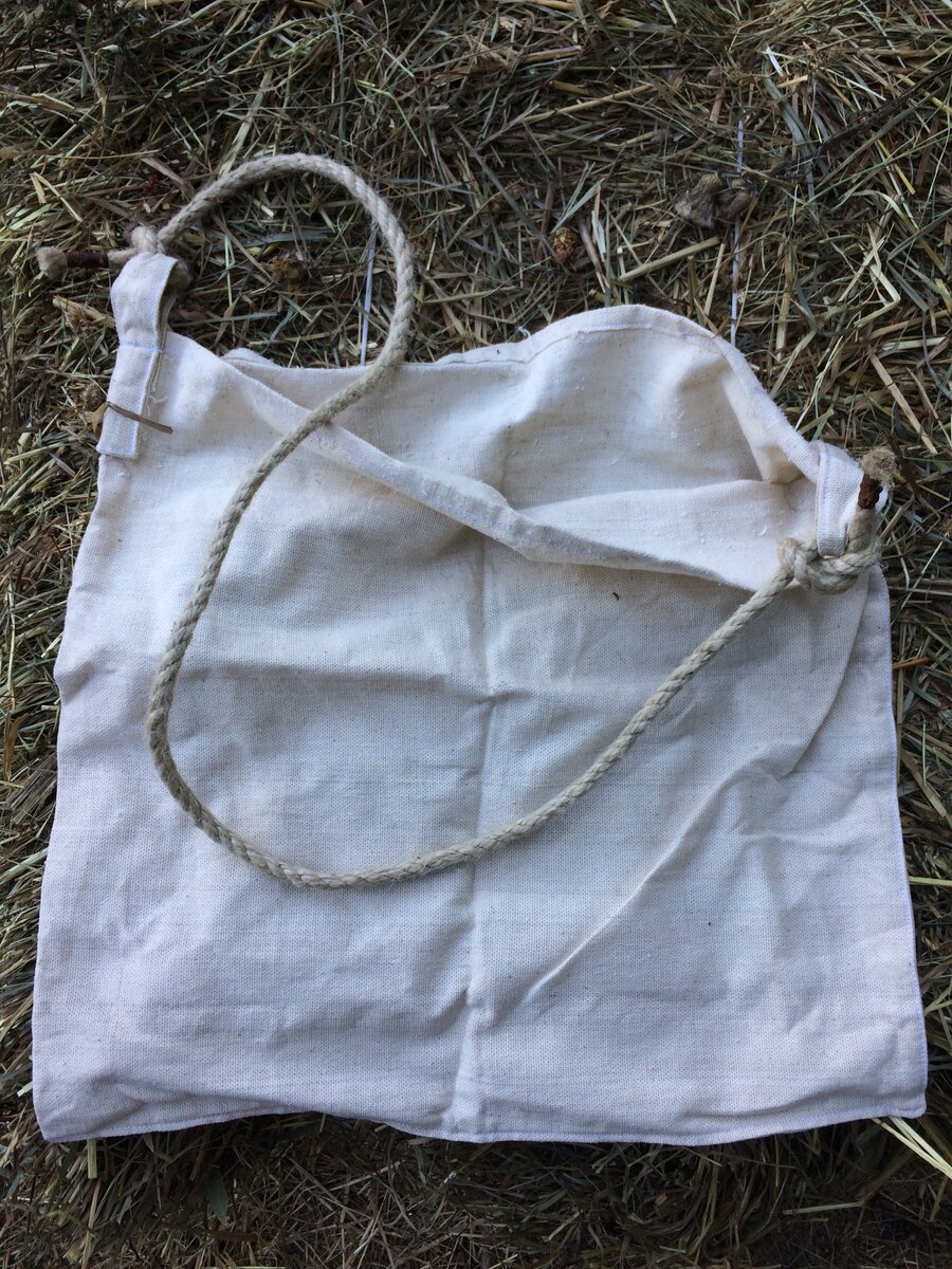 торба для кормления коня 