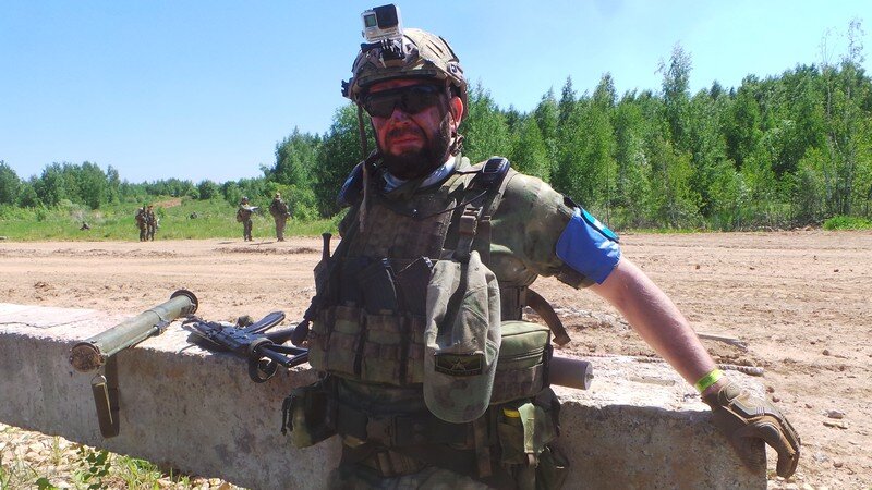 Наш сокомандник во время отдыха