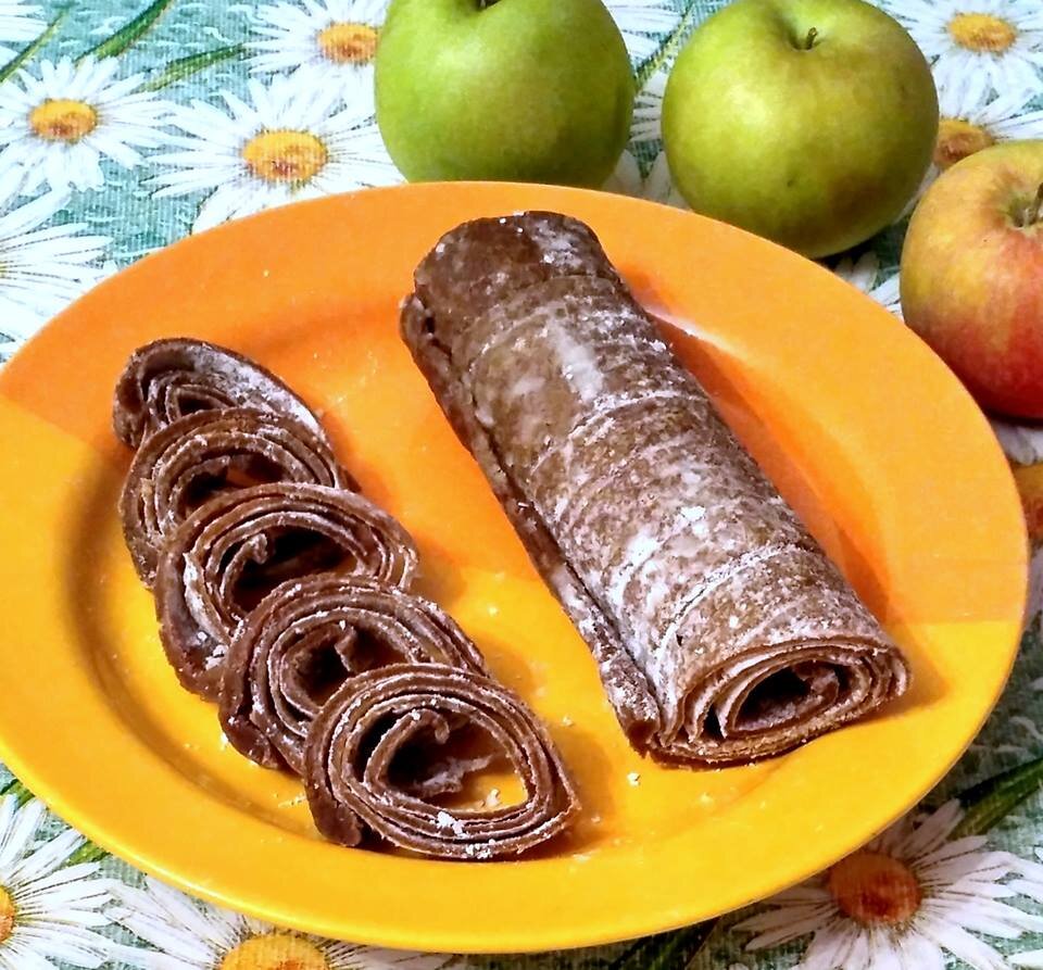 Рецепт домашней пастилы. Пастила из яблок. Яблоки из пастелей. Домашняя пастила из яблок. Пастила тонкая из яблок