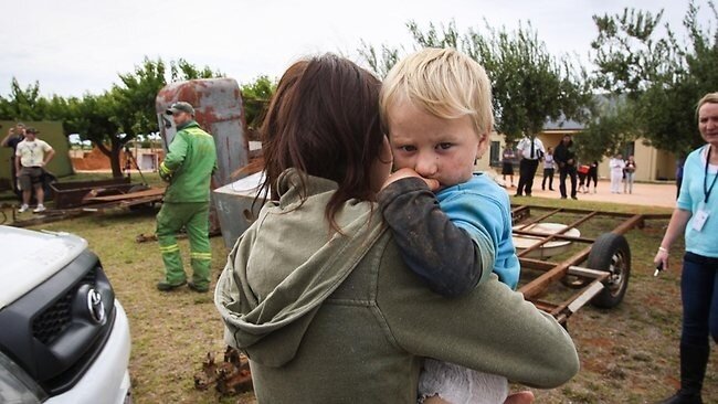  Эта фотография была сделана в момент встречи матери и ребенка