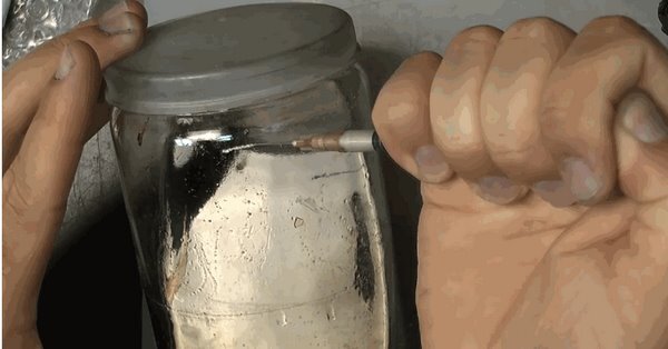 Нанесение токопроводящего клея с помощью шприц-тюбика