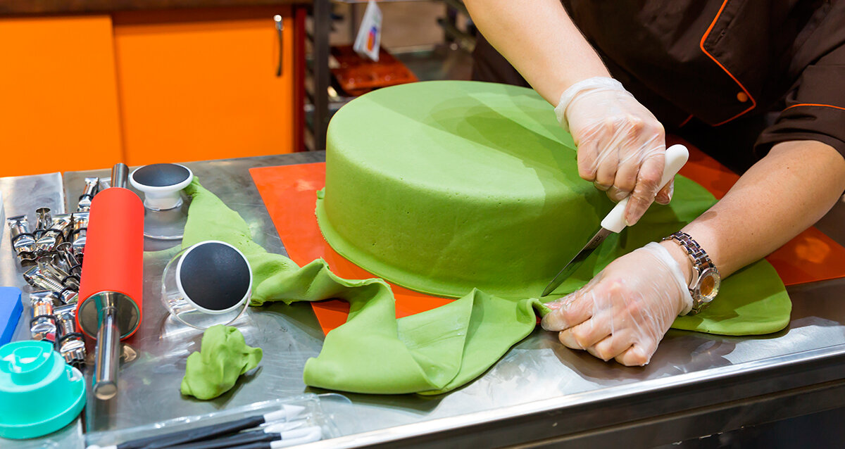 Покрытие торта мастикой: чем покрыть и как правильно хранить, рецепт с фото