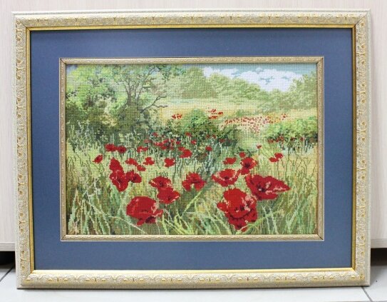 Взгляду сложно сконцентрироваться, потому что цвет паспарту не присутствует в самой работе. 