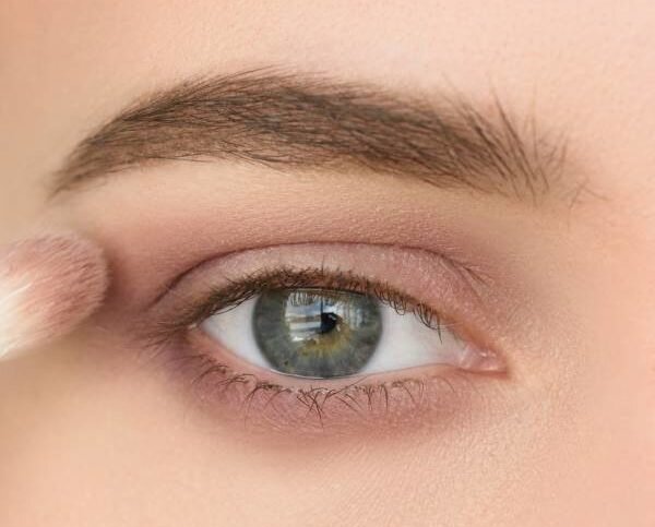 Как скорректировать узкие глаза при помощи макияжа