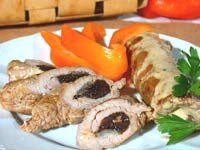 Сейчас я расскажу вам, как приготовить незатейливое и вкусное блюдо из куриного филе - это куриный рулет с начинкой из печени.