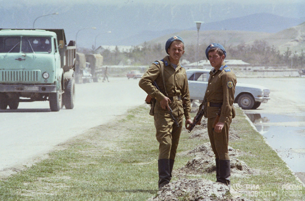 Советские десантники в Афганистане (Кабул?) Фотография РИА Новости