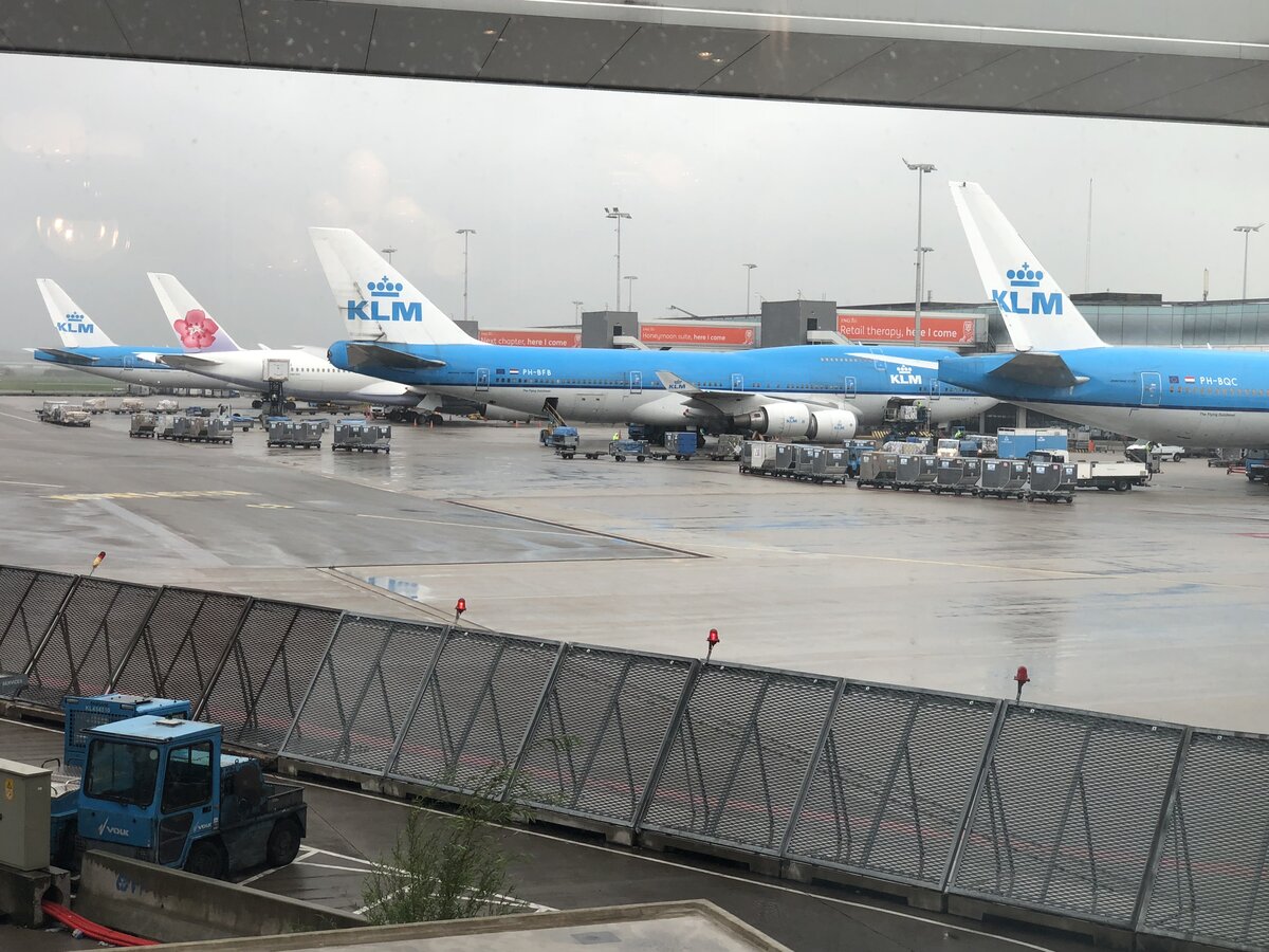 Boeing 747 а/к KLM  в аэропорту "Схипхол" Амстердам