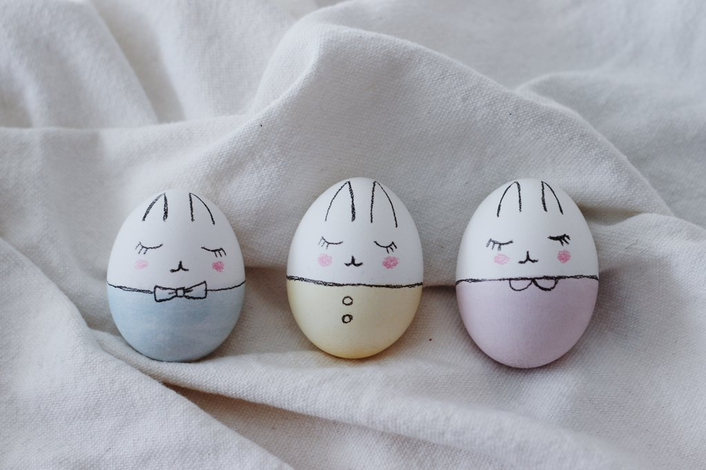 Рисование на яйцах. Разукрашенные яйца. Разрисовать яйца на Пасху. Разрисованные пасхальные яйца. Разукрасить пасхальное яйцо.