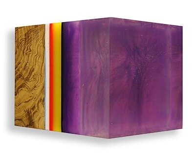 Квадрат 2014
Пигментированная смола на оливковой золе
10x10x13 см