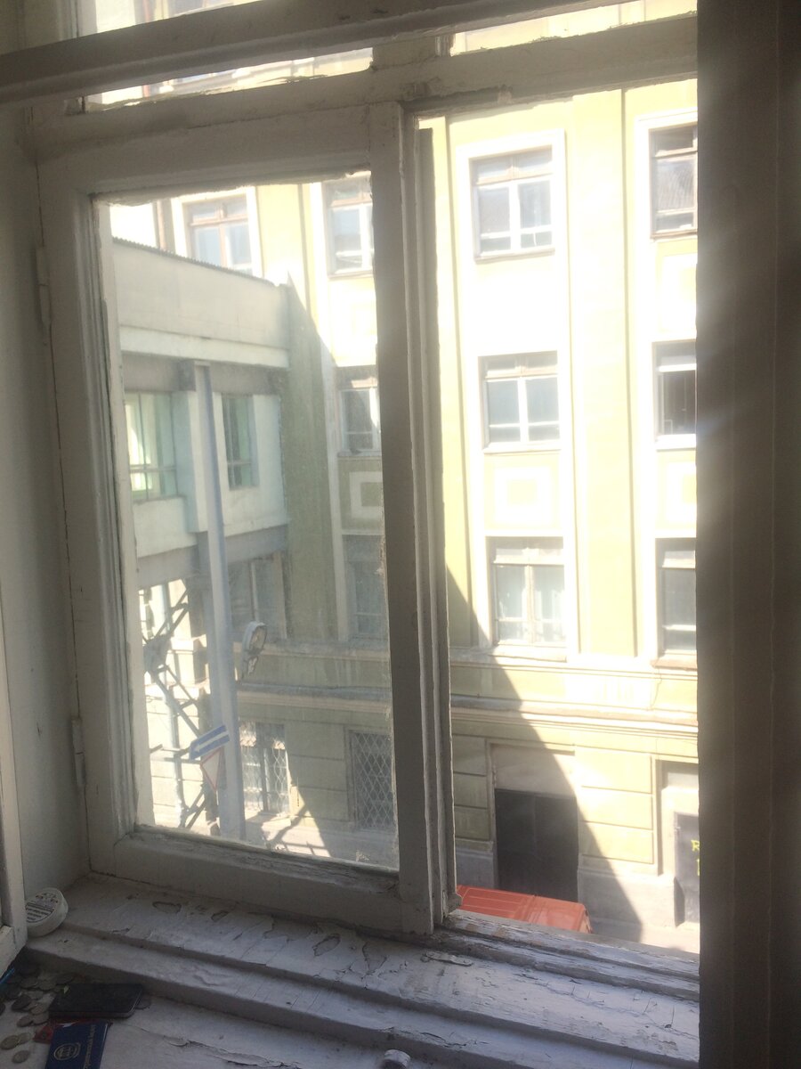 Подпираем чем можем.