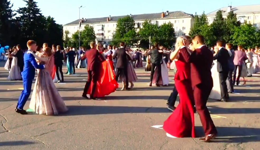 Бал медалистов. Роман с одноклассницей справа. 