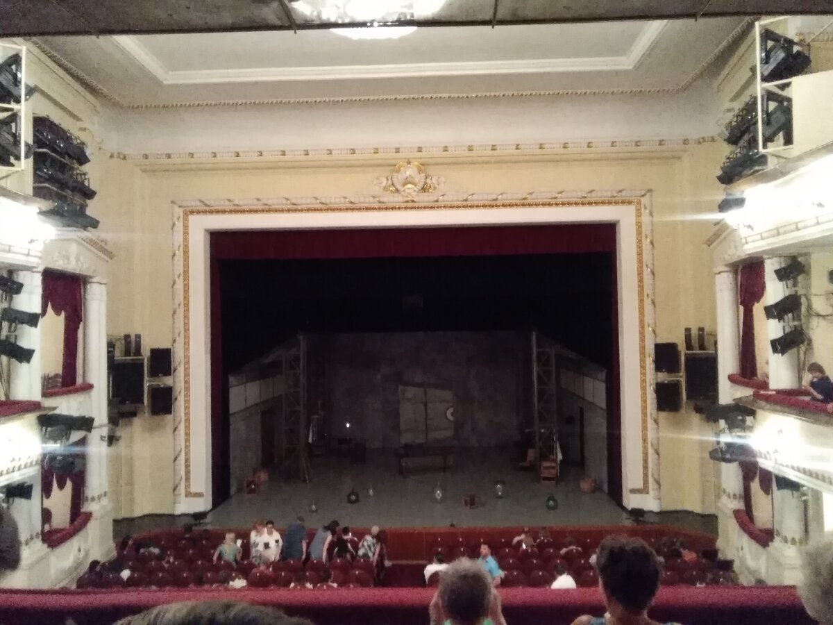 театр имени пушкина основная сцена фото зала