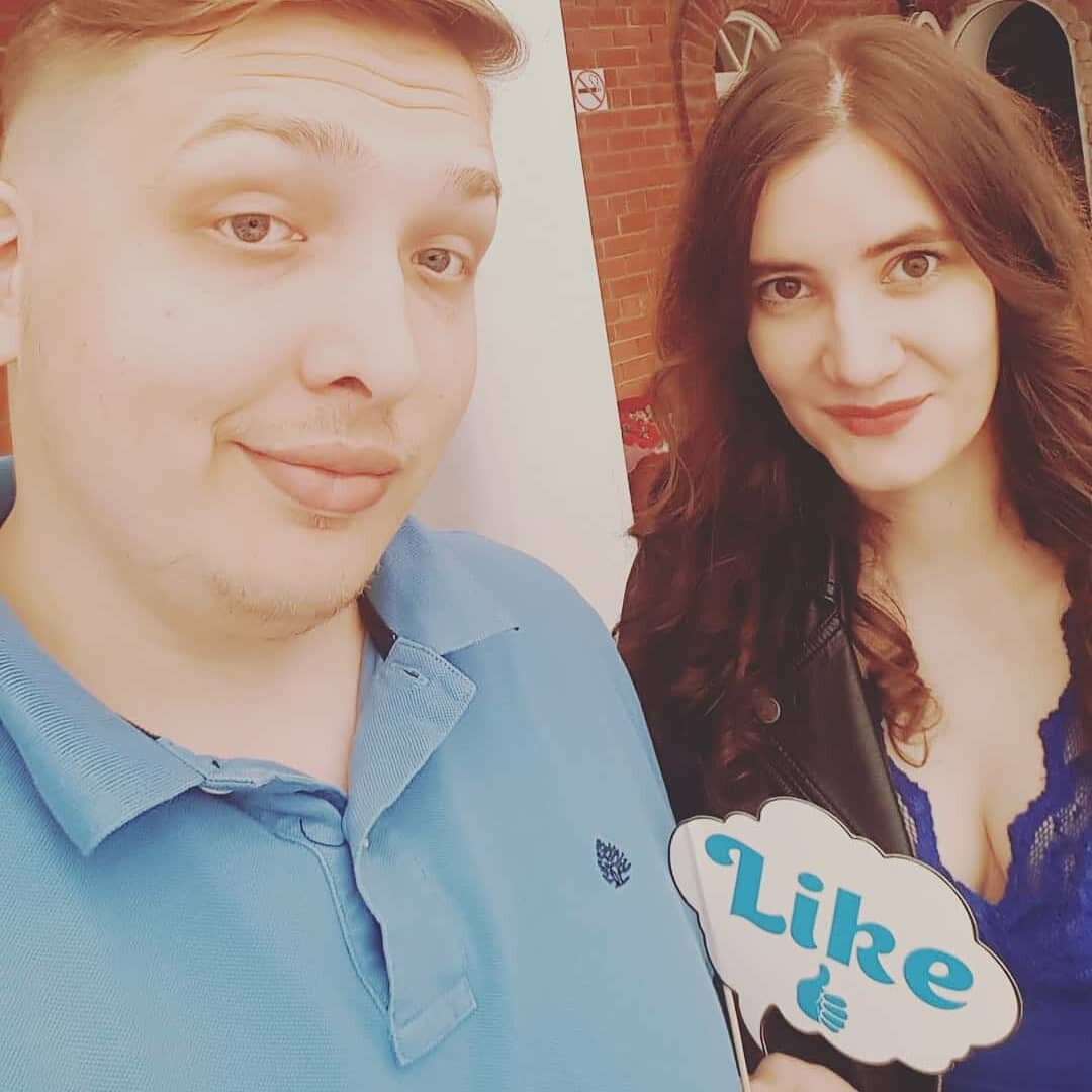 На свадьбу - только без очков. 