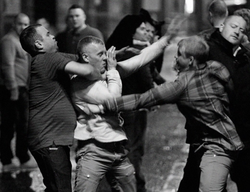 Источник фото: http://www.furfur.me/furfur/culture/culture/174787-kak-dratsya-s-pyanym